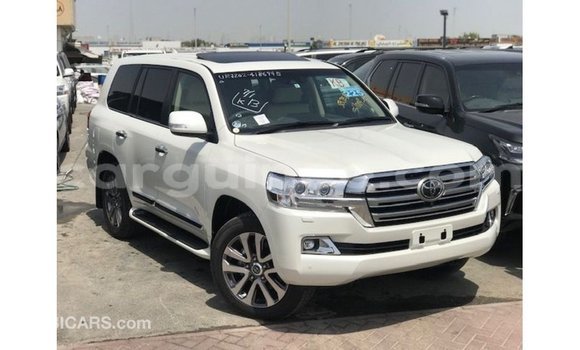 Acheter Import Voiture Toyota Land Cruiser Blanc à Import - Dubai, Conakry Acheter Import Voiture Toyota Land Cruiser Blanc à Import - Dubai, Conakry