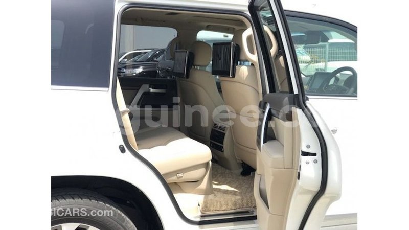 Big with watermark toyota land cruiser conakry import dubai 6403