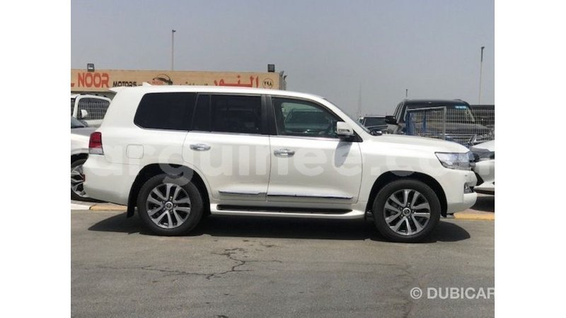 Big with watermark toyota land cruiser conakry import dubai 6403