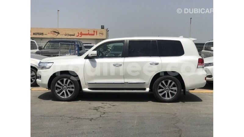 Big with watermark toyota land cruiser conakry import dubai 6403