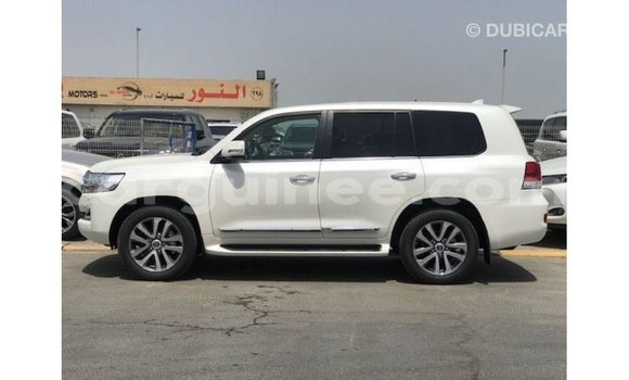 Acheter Import Voiture Toyota Land Cruiser Blanc à Import - Dubai, Conakry Acheter Import Voiture Toyota Land Cruiser Blanc à Import - Dubai, Conakry