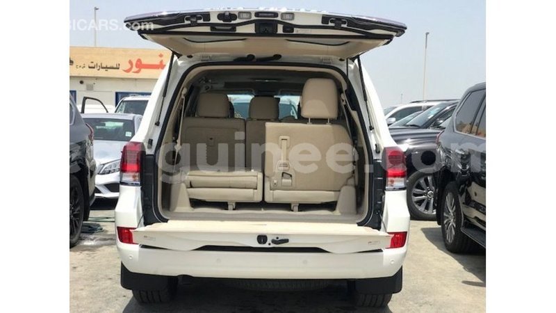 Big with watermark toyota land cruiser conakry import dubai 6403