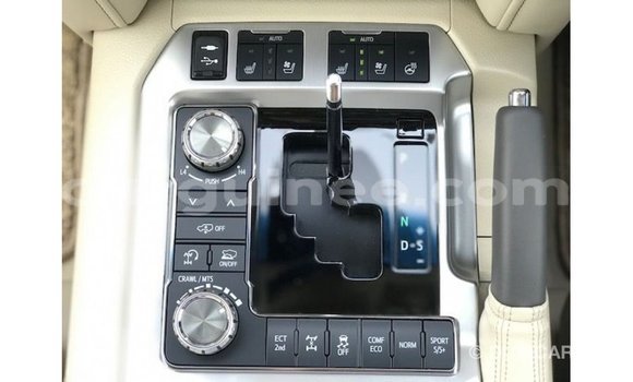 Acheter Import Voiture Toyota Land Cruiser Blanc à Import - Dubai, Conakry Acheter Import Voiture Toyota Land Cruiser Blanc à Import - Dubai, Conakry