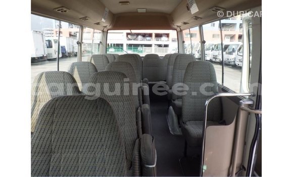 Acheter Import Voiture Toyota Coaster Blanc à Import - Dubai, Conakry Acheter Import Voiture Toyota Coaster Blanc à Import - Dubai, Conakry