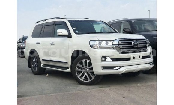 Buy Import Toyota Land Cruiser White Car in Import - Dubai in Conakry Buy Import Toyota Land Cruiser White Car in Import - Dubai in Conakry