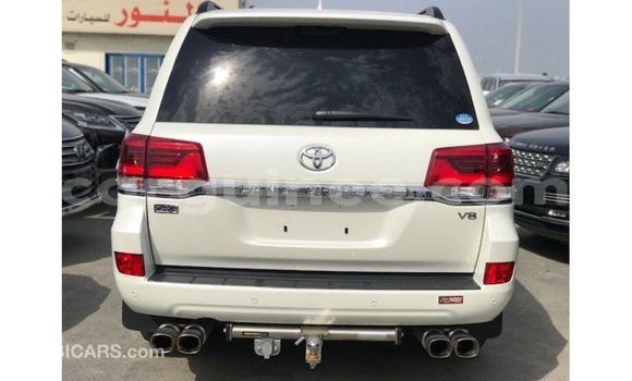 Acheter Import Voiture Toyota Land Cruiser Blanc à Import - Dubai, Conakry Acheter Import Voiture Toyota Land Cruiser Blanc à Import - Dubai, Conakry
