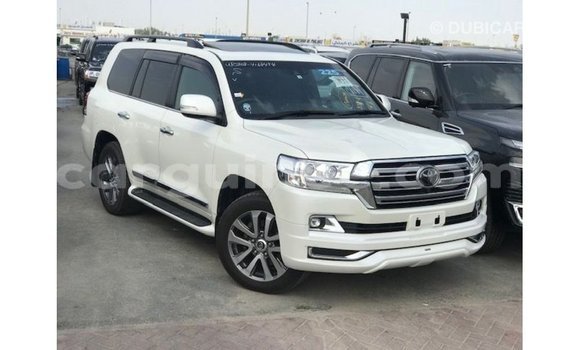 Acheter Import Voiture Toyota Land Cruiser Blanc à Import - Dubai, Conakry Acheter Import Voiture Toyota Land Cruiser Blanc à Import - Dubai, Conakry