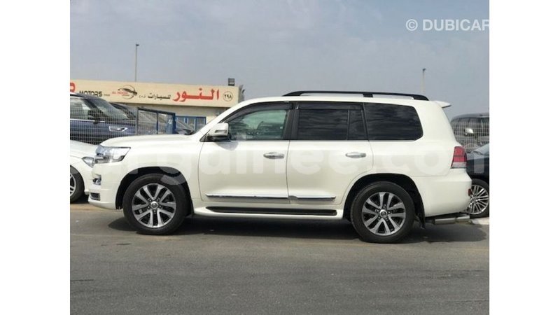 Big with watermark toyota land cruiser conakry import dubai 6414