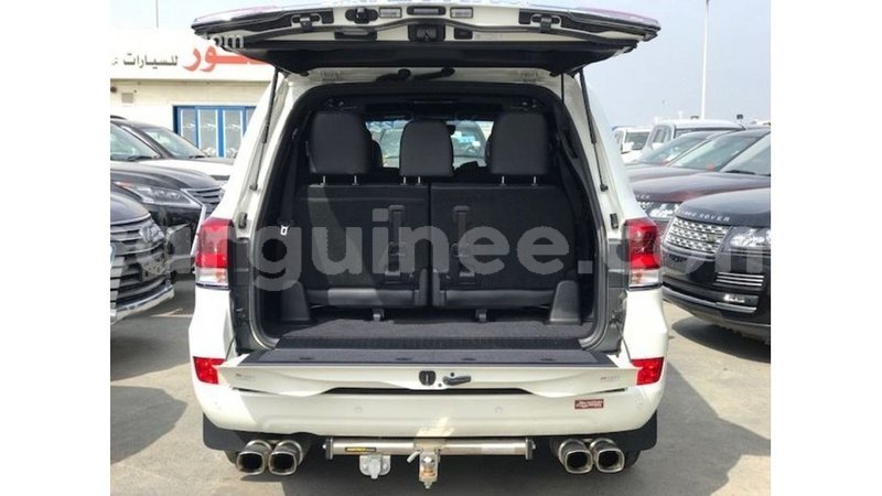 Big with watermark toyota land cruiser conakry import dubai 6414