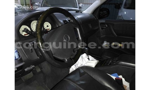 Acheter Import Voiture Mercedes-Benz 190 (W201) Bleu à Import - Dubai, Conakry Acheter Import Voiture Mercedes-Benz 190 (W201) Bleu à Import - Dubai, Conakry