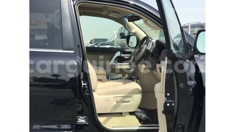 Big with watermark toyota land cruiser conakry import dubai 6419