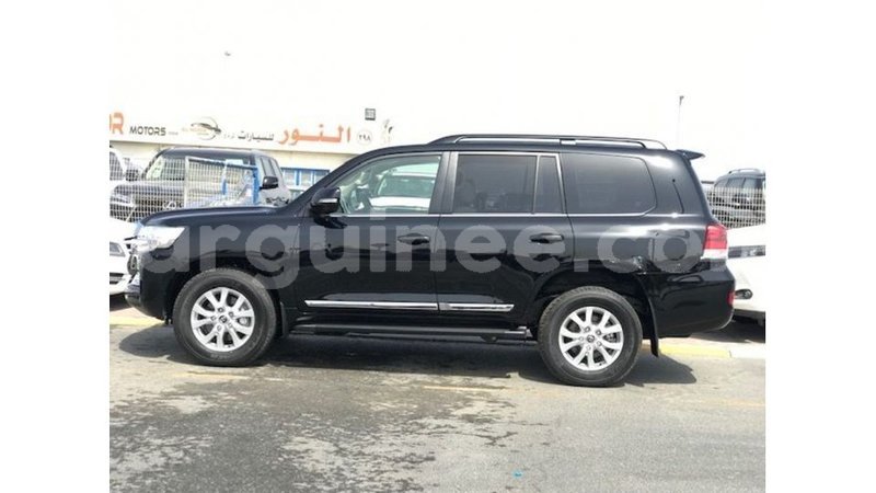 Big with watermark toyota land cruiser conakry import dubai 6419