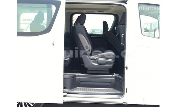 Acheter Import Voiture Toyota Granvia Blanc à Import - Dubai, Conakry Acheter Import Voiture Toyota Granvia Blanc à Import - Dubai, Conakry