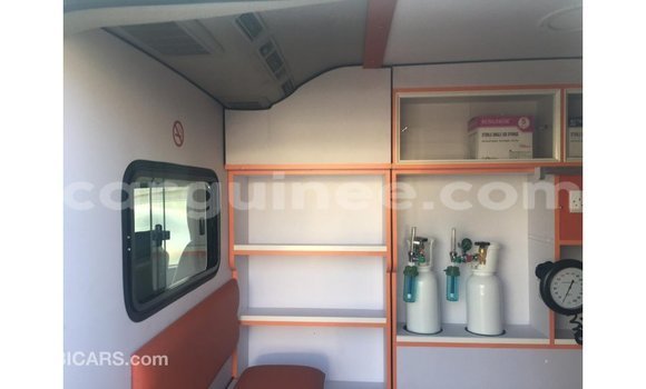 Acheter Import Voiture Toyota Hiace Blanc à Import - Dubai, Conakry Acheter Import Voiture Toyota Hiace Blanc à Import - Dubai, Conakry