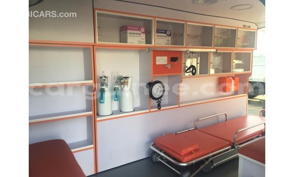 Acheter Import Voiture Toyota Hiace Blanc à Import - Dubai, Conakry Acheter Import Voiture Toyota Hiace Blanc à Import - Dubai, Conakry