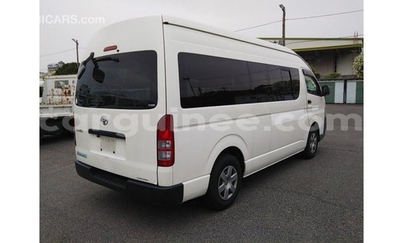 Acheter Import Voiture Toyota Hiace Blanc à Import - Dubai, Conakry Acheter Import Voiture Toyota Hiace Blanc à Import - Dubai, Conakry