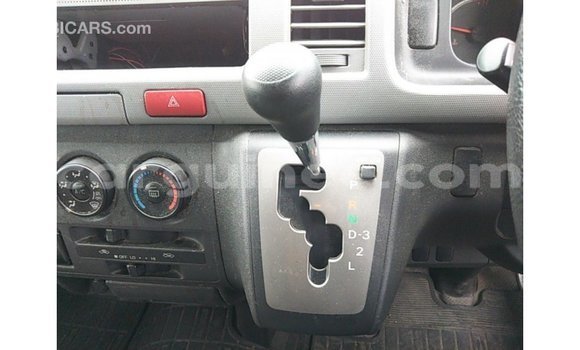 Acheter Import Voiture Toyota Hiace Blanc à Import - Dubai, Conakry Acheter Import Voiture Toyota Hiace Blanc à Import - Dubai, Conakry