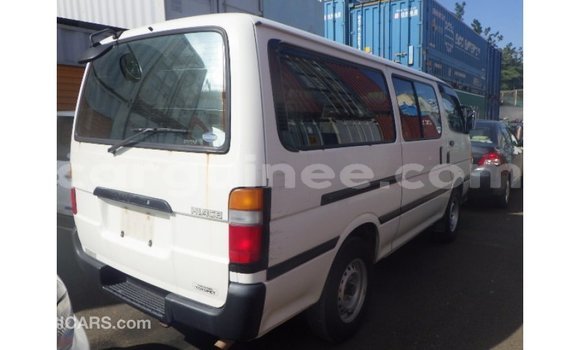 Acheter Import Voiture Toyota Hiace Blanc à Import - Dubai, Conakry Acheter Import Voiture Toyota Hiace Blanc à Import - Dubai, Conakry