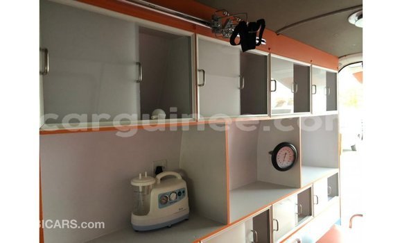 Acheter Import Voiture Toyota Hiace Blanc à Import - Dubai, Conakry Acheter Import Voiture Toyota Hiace Blanc à Import - Dubai, Conakry