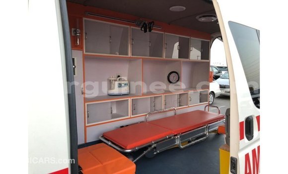 Acheter Import Voiture Toyota Hiace Blanc à Import - Dubai, Conakry Acheter Import Voiture Toyota Hiace Blanc à Import - Dubai, Conakry