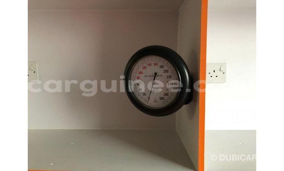 Acheter Import Voiture Toyota Hiace Blanc à Import - Dubai, Conakry Acheter Import Voiture Toyota Hiace Blanc à Import - Dubai, Conakry