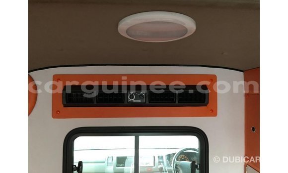 Acheter Import Voiture Toyota Hiace Blanc à Import - Dubai, Conakry Acheter Import Voiture Toyota Hiace Blanc à Import - Dubai, Conakry