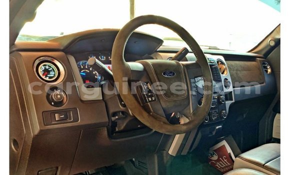 Acheter Import Voiture Ford Club Wagon Rouge à Import - Dubai, Conakry Acheter Import Voiture Ford Club Wagon Rouge à Import - Dubai, Conakry