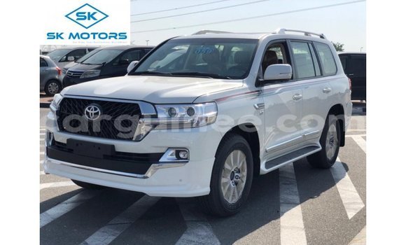 Buy Import Toyota Land Cruiser White Car in Import - Dubai in Conakry