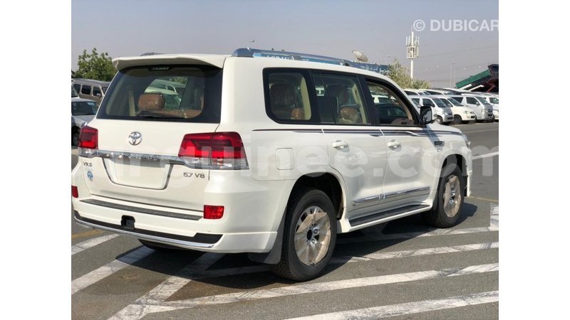 Big with watermark toyota land cruiser conakry import dubai 6434