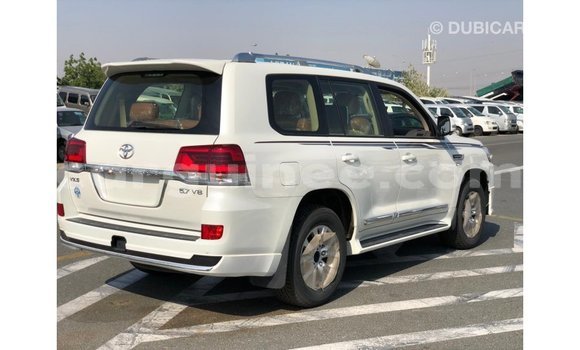 Acheter Import Voiture Toyota Land Cruiser Blanc à Import - Dubai, Conakry Acheter Import Voiture Toyota Land Cruiser Blanc à Import - Dubai, Conakry