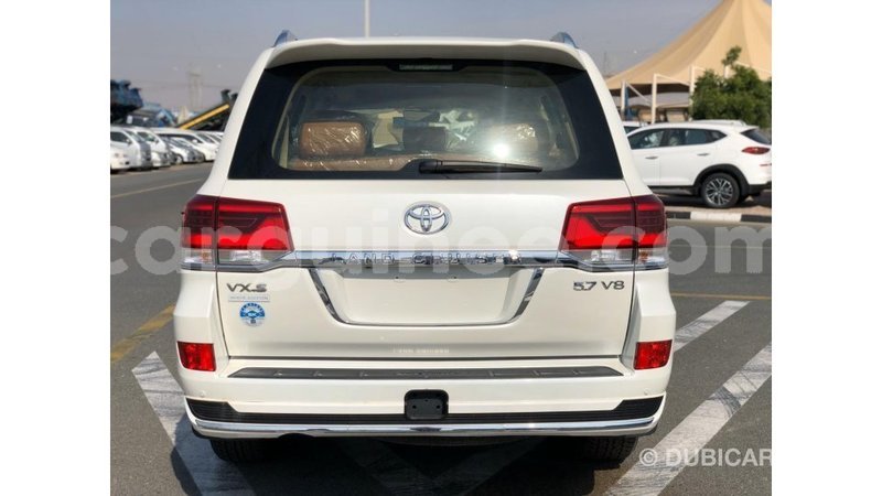 Big with watermark toyota land cruiser conakry import dubai 6434