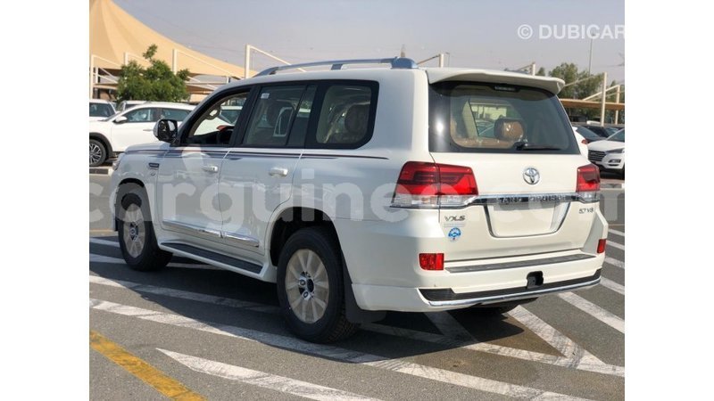 Big with watermark toyota land cruiser conakry import dubai 6434