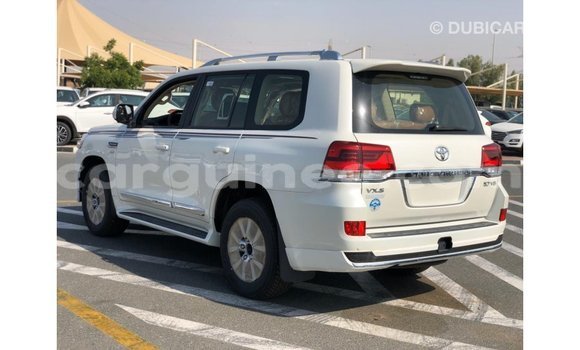 Acheter Import Voiture Toyota Land Cruiser Blanc à Import - Dubai, Conakry Acheter Import Voiture Toyota Land Cruiser Blanc à Import - Dubai, Conakry