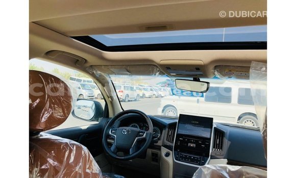 Acheter Import Voiture Toyota Land Cruiser Blanc à Import - Dubai, Conakry Acheter Import Voiture Toyota Land Cruiser Blanc à Import - Dubai, Conakry
