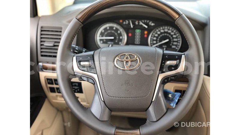 Big with watermark toyota land cruiser conakry import dubai 6434