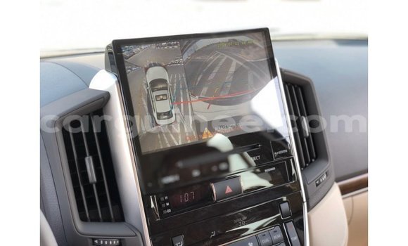 Acheter Import Voiture Toyota Land Cruiser Blanc à Import - Dubai, Conakry Acheter Import Voiture Toyota Land Cruiser Blanc à Import - Dubai, Conakry