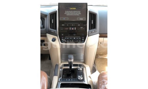 Acheter Import Voiture Toyota Land Cruiser Blanc à Import - Dubai, Conakry Acheter Import Voiture Toyota Land Cruiser Blanc à Import - Dubai, Conakry