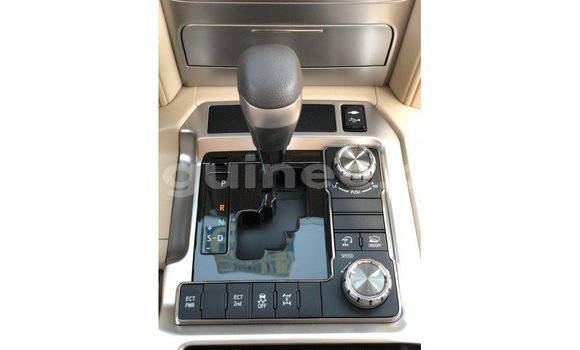 Acheter Import Voiture Toyota Land Cruiser Blanc à Import - Dubai, Conakry Acheter Import Voiture Toyota Land Cruiser Blanc à Import - Dubai, Conakry