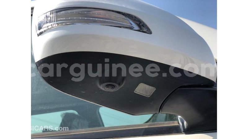 Big with watermark toyota land cruiser conakry import dubai 6434