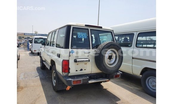 Buy Import Toyota Land Cruiser White Car in Import - Dubai in Conakry Buy Import Toyota Land Cruiser White Car in Import - Dubai in Conakry