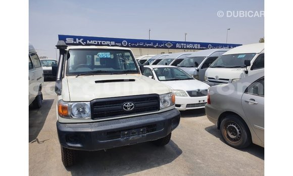 Buy Import Toyota Land Cruiser White Car in Import - Dubai in Conakry Buy Import Toyota Land Cruiser White Car in Import - Dubai in Conakry