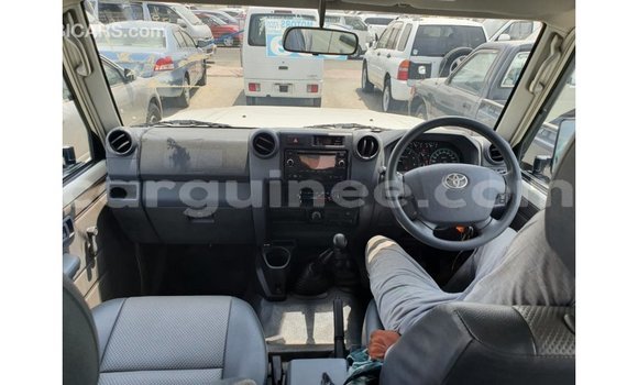 Buy Import Toyota Land Cruiser White Car in Import - Dubai in Conakry Buy Import Toyota Land Cruiser White Car in Import - Dubai in Conakry