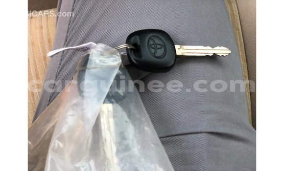 Acheter Import Voiture Toyota Yaris Blanc à Import - Dubai, Conakry Acheter Import Voiture Toyota Yaris Blanc à Import - Dubai, Conakry