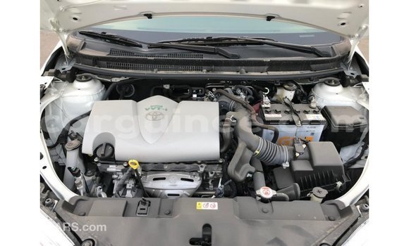 Acheter Import Voiture Toyota Yaris Blanc à Import - Dubai, Conakry Acheter Import Voiture Toyota Yaris Blanc à Import - Dubai, Conakry