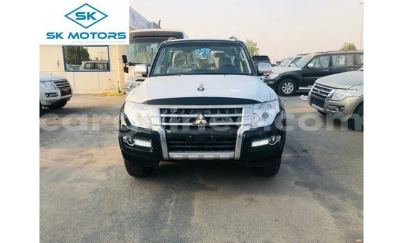Acheter Import Voiture Mitsubishi Pajero Noir à Import - Dubai, Conakry Acheter Import Voiture Mitsubishi Pajero Noir à Import - Dubai, Conakry