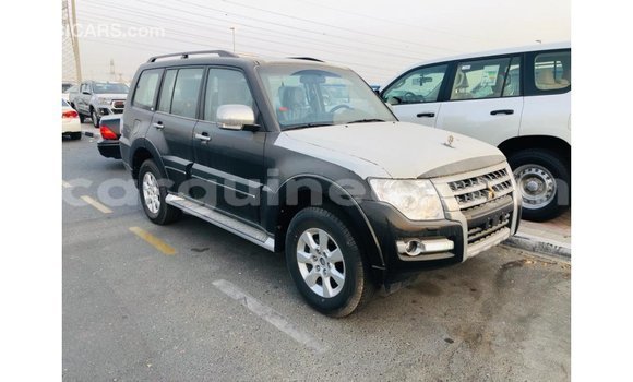 Acheter Import Voiture Mitsubishi Pajero Noir à Import - Dubai, Conakry Acheter Import Voiture Mitsubishi Pajero Noir à Import - Dubai, Conakry