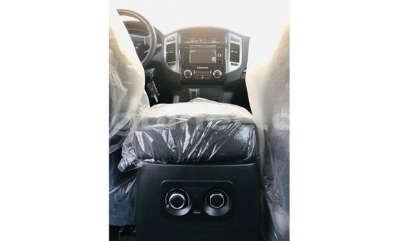 Acheter Import Voiture Mitsubishi Pajero Noir à Import - Dubai, Conakry Acheter Import Voiture Mitsubishi Pajero Noir à Import - Dubai, Conakry