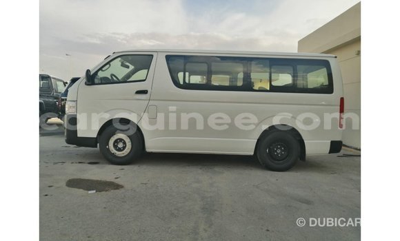 Acheter Import Voiture Toyota Hiace Blanc à Import - Dubai, Conakry Acheter Import Voiture Toyota Hiace Blanc à Import - Dubai, Conakry