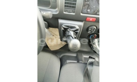 Acheter Import Voiture Toyota Hiace Blanc à Import - Dubai, Conakry Acheter Import Voiture Toyota Hiace Blanc à Import - Dubai, Conakry