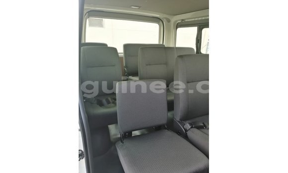 Acheter Import Voiture Toyota Hiace Blanc à Import - Dubai, Conakry Acheter Import Voiture Toyota Hiace Blanc à Import - Dubai, Conakry